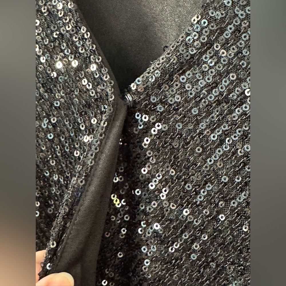 Mittoshop: Out on the Town Black Sequined CrossoverTop with privacy snap - Picture 4 of 9